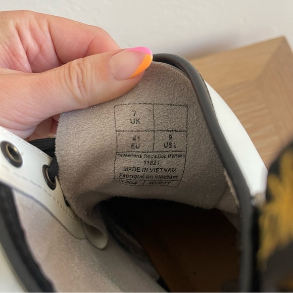 Dr. Martens 1460 Smooth Leather White 8-Eye Lace Up 11821 Combat Docs Boots 9 - Picture 10 of 10